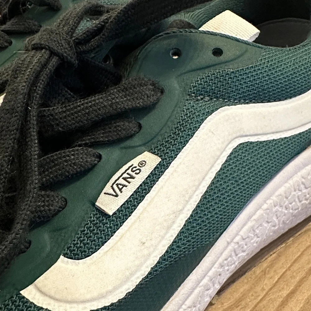 Vans - Picture 2 of 6